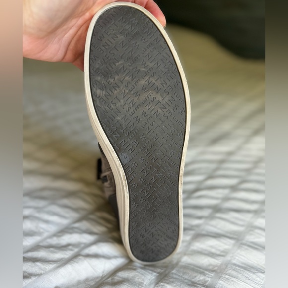 Gray velvet Nine West ankle boots embellished buckles Side zip womens 8 holiday - Picture 4 of 7